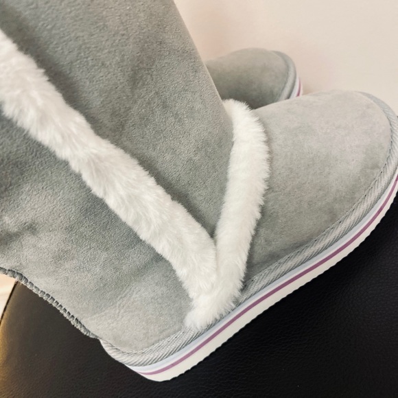 Girls boots w/ fuzzy lining.Old Navy.Size:13 Grey - Picture 7 of 8